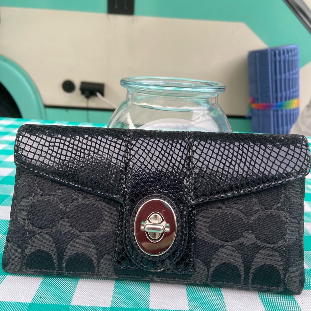 Coach Black Wallet !!
